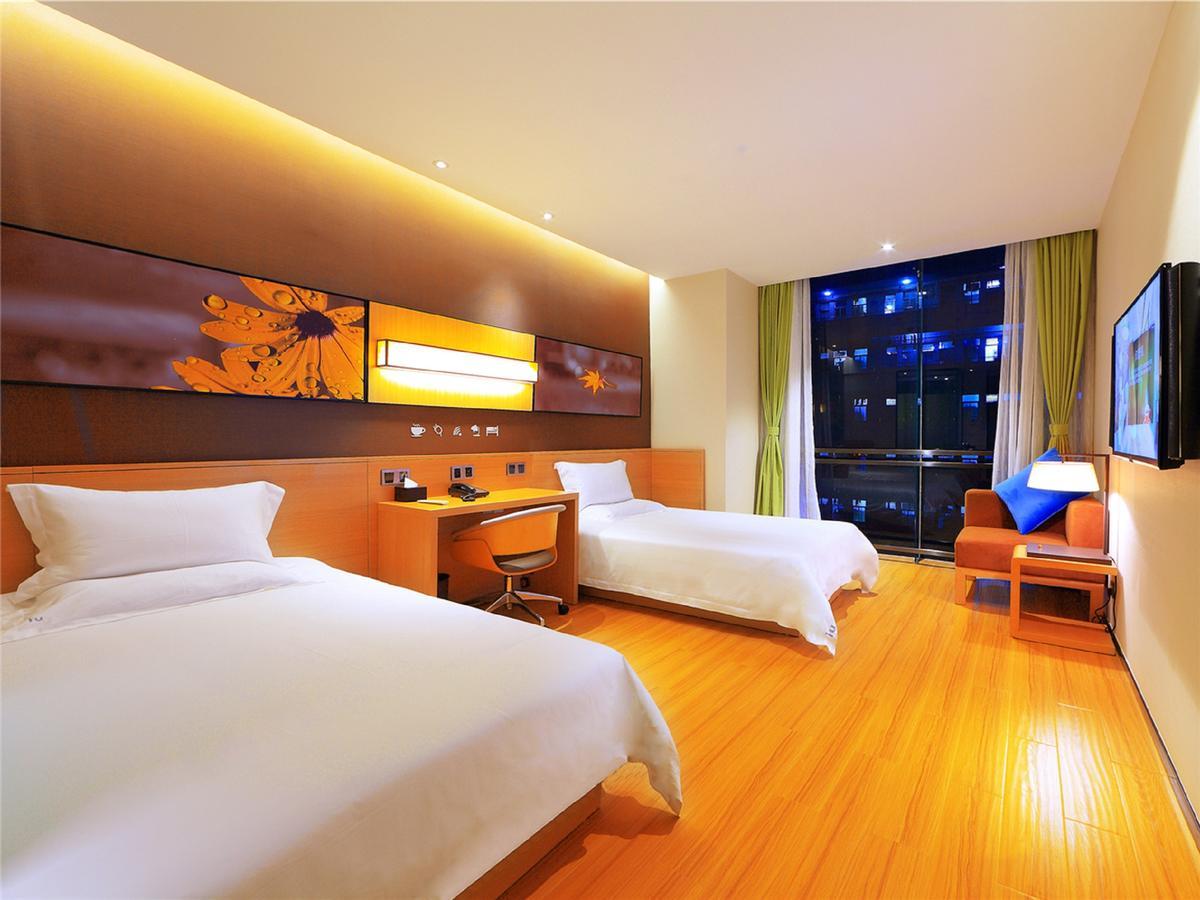 Iu Hotel Norh Guiyang Century City Convention Center Екстериор снимка